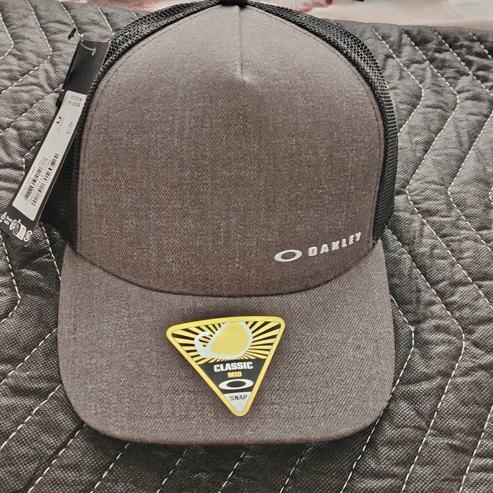 Oakley Men's Mid-Profile Snapback Hat in Brown and Black